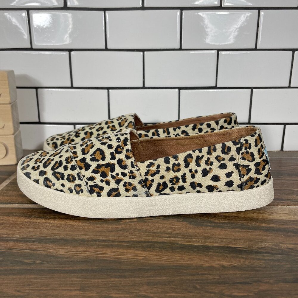 Toms Avalon Shoes Womens Size 7 Birch Leopard Print Canvas Slip On Casual Flats